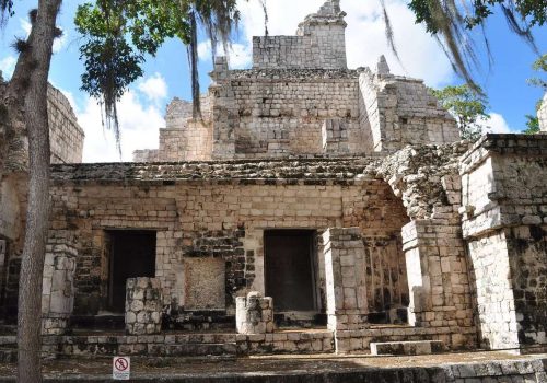 Zona Arqueologica Santa Rosa Xtampak Campeche