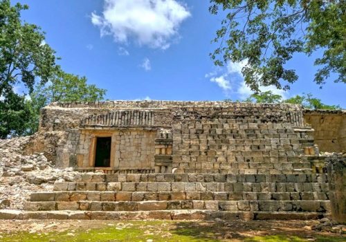Zona Arqueologica Xcalumkín Campeche